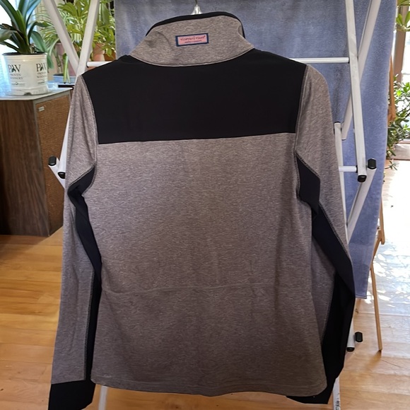 Vineyard Vines Performance - Picture 4 of 4